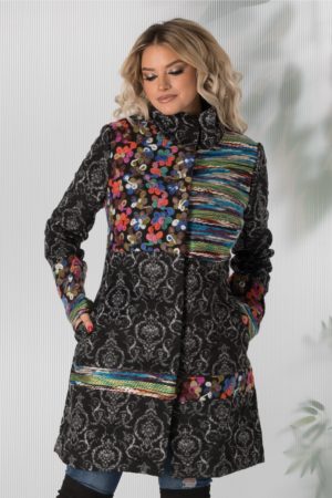 Jacheta de iarna calduroasa neagra cu guler si imprimeu multicolor Georgy
