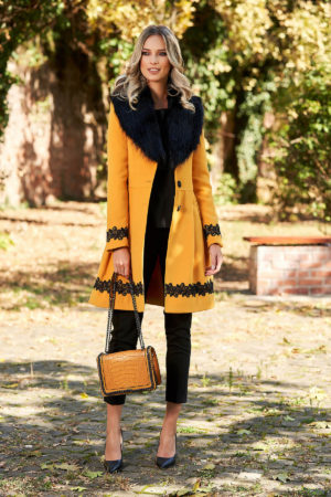 Palton de iarna lung galben mustar elegant cu guler de blanita si aplicatii de broderie LaDonna